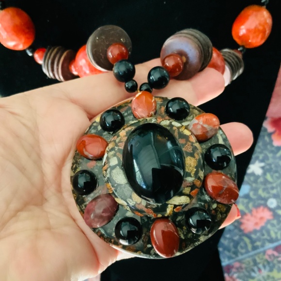 HANDMADE VINTAGE PENDANT STATEMENT NECKLACE TRIBAL STONE DISC ⭐️BEADED NEW COND - Picture 11 of 11